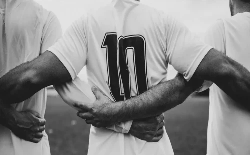 ১০ নম্বর কাঁধে ভরসা রাখছে ভক্ত ও সমর্থকরা! 